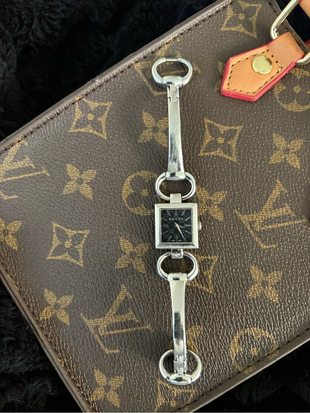 Gucci Silver Bracelet Watch with Black Logo Dial